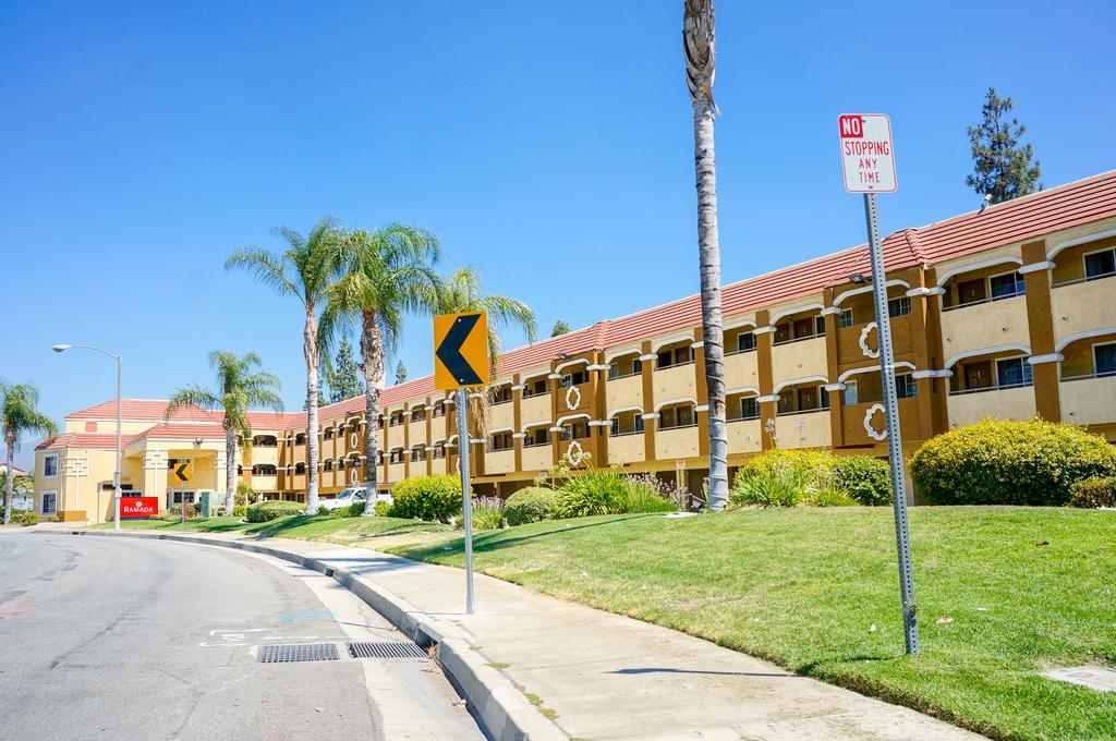 Ramada By Wyndham Ontario Ξενοδοχείο Εξωτερικό φωτογραφία