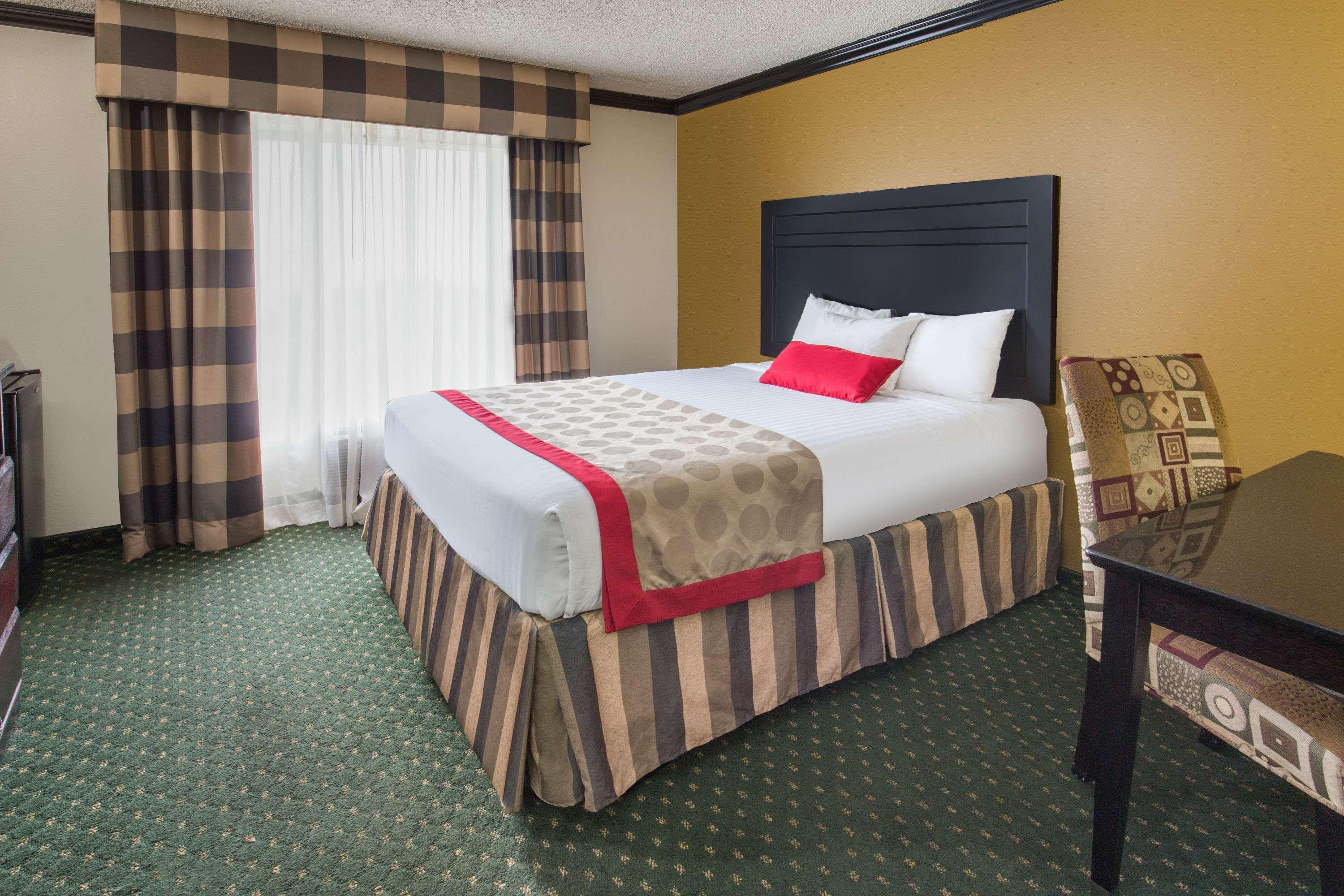 Ramada By Wyndham Ontario Ξενοδοχείο Εξωτερικό φωτογραφία
