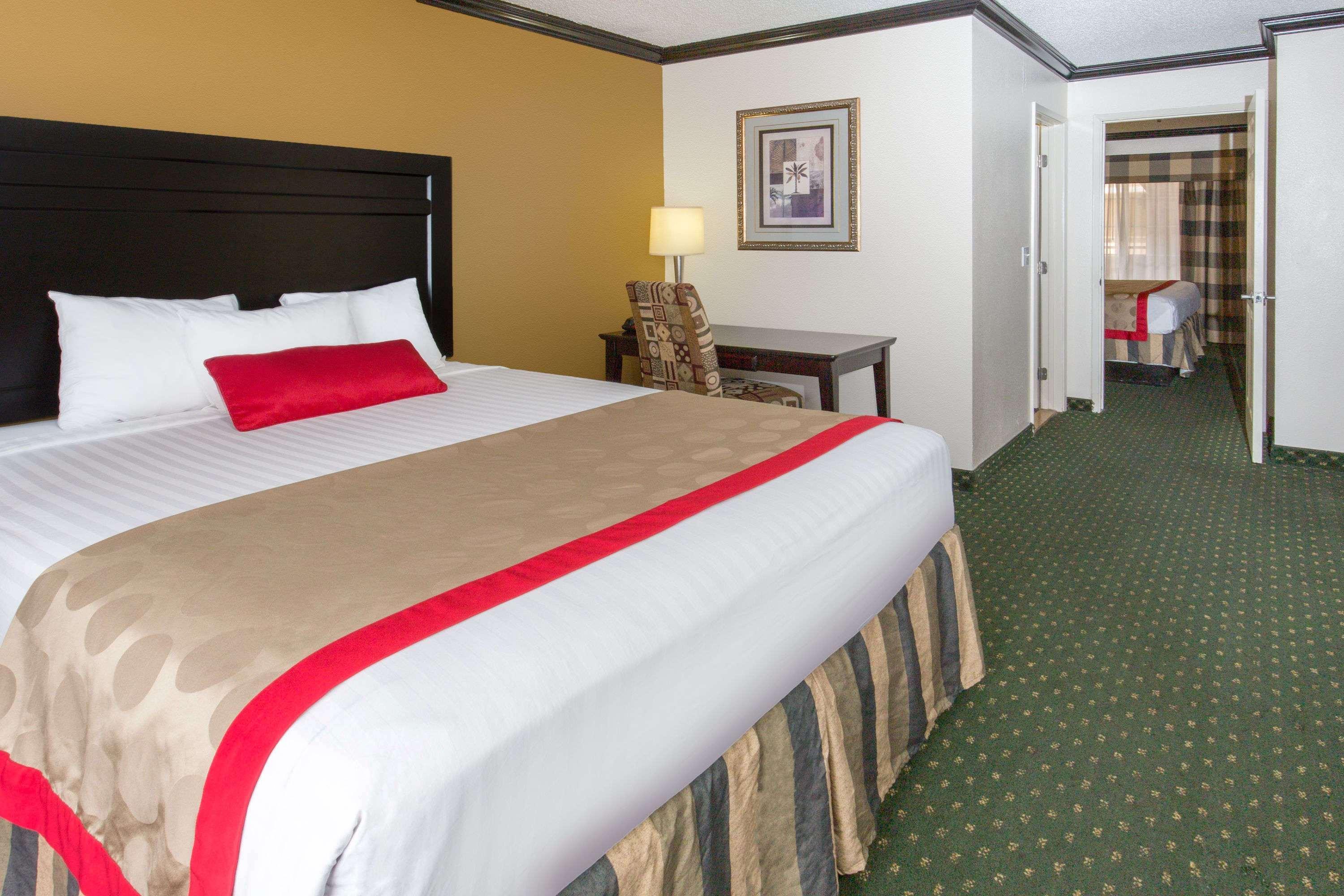 Ramada By Wyndham Ontario Ξενοδοχείο Εξωτερικό φωτογραφία