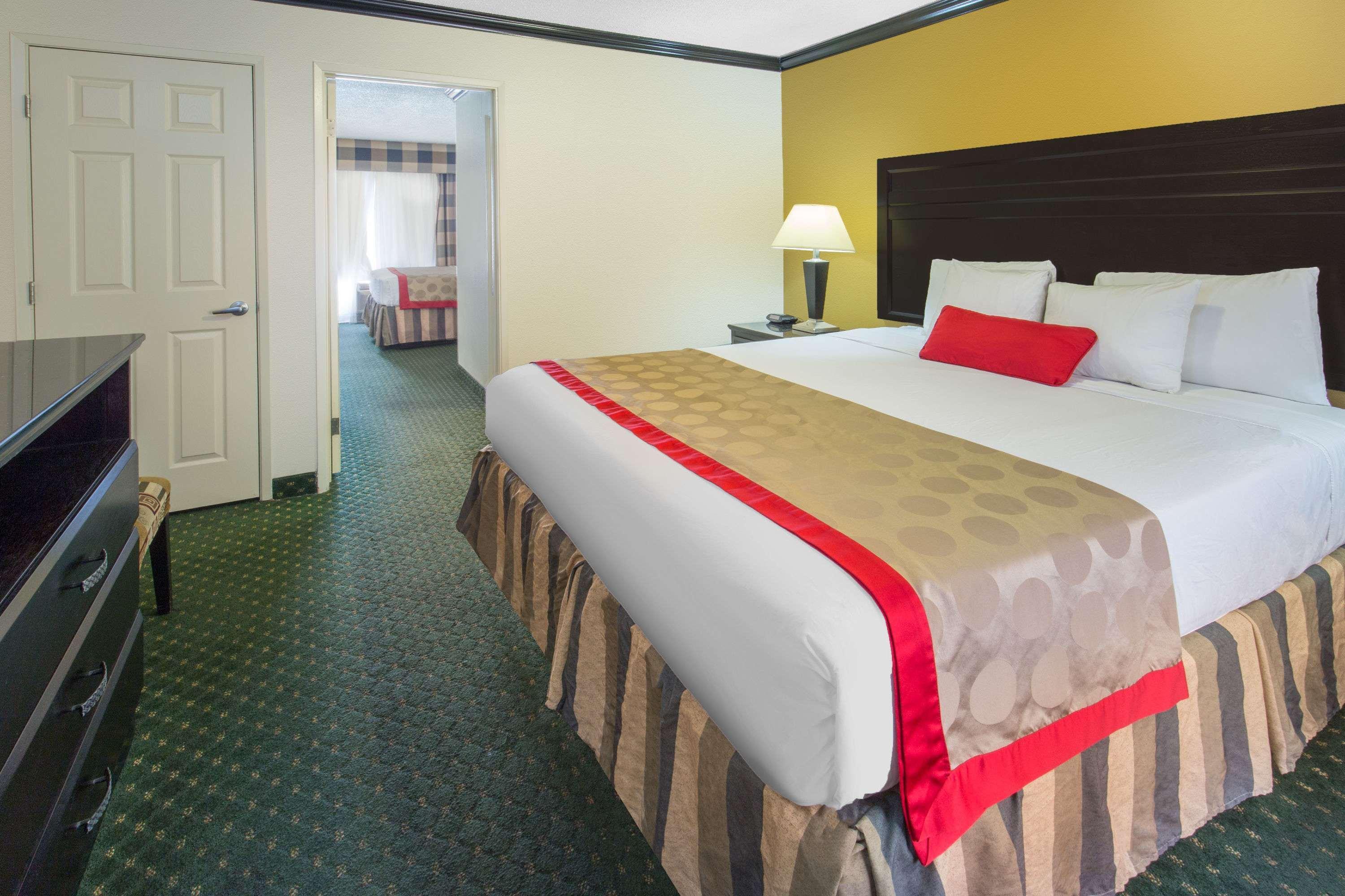 Ramada By Wyndham Ontario Ξενοδοχείο Εξωτερικό φωτογραφία