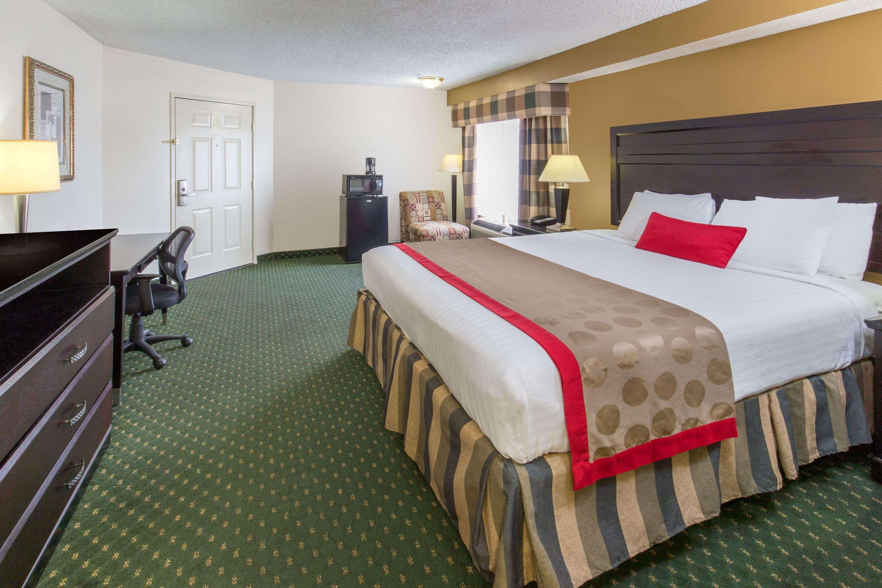 Ramada By Wyndham Ontario Ξενοδοχείο Εξωτερικό φωτογραφία