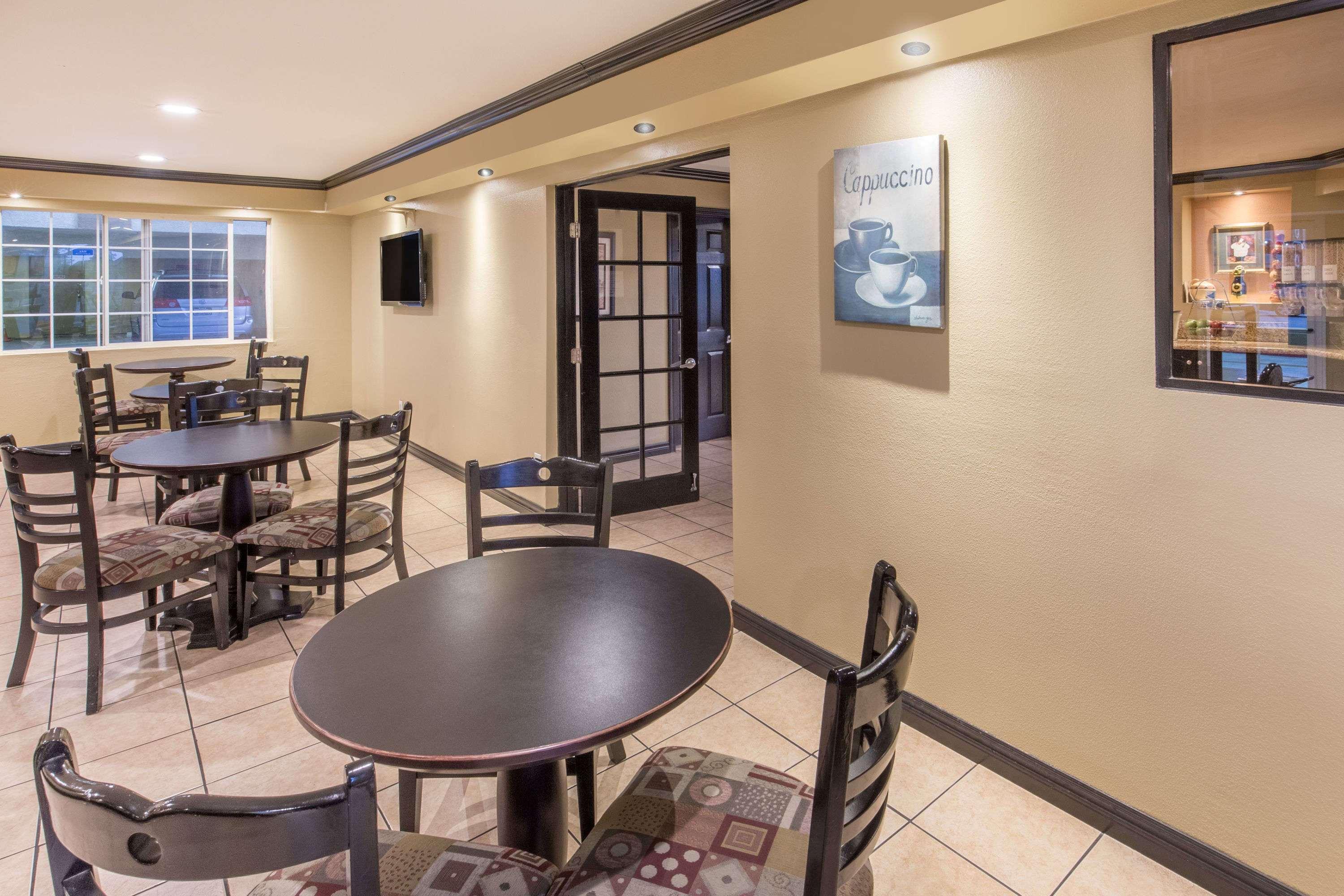 Ramada By Wyndham Ontario Ξενοδοχείο Εξωτερικό φωτογραφία