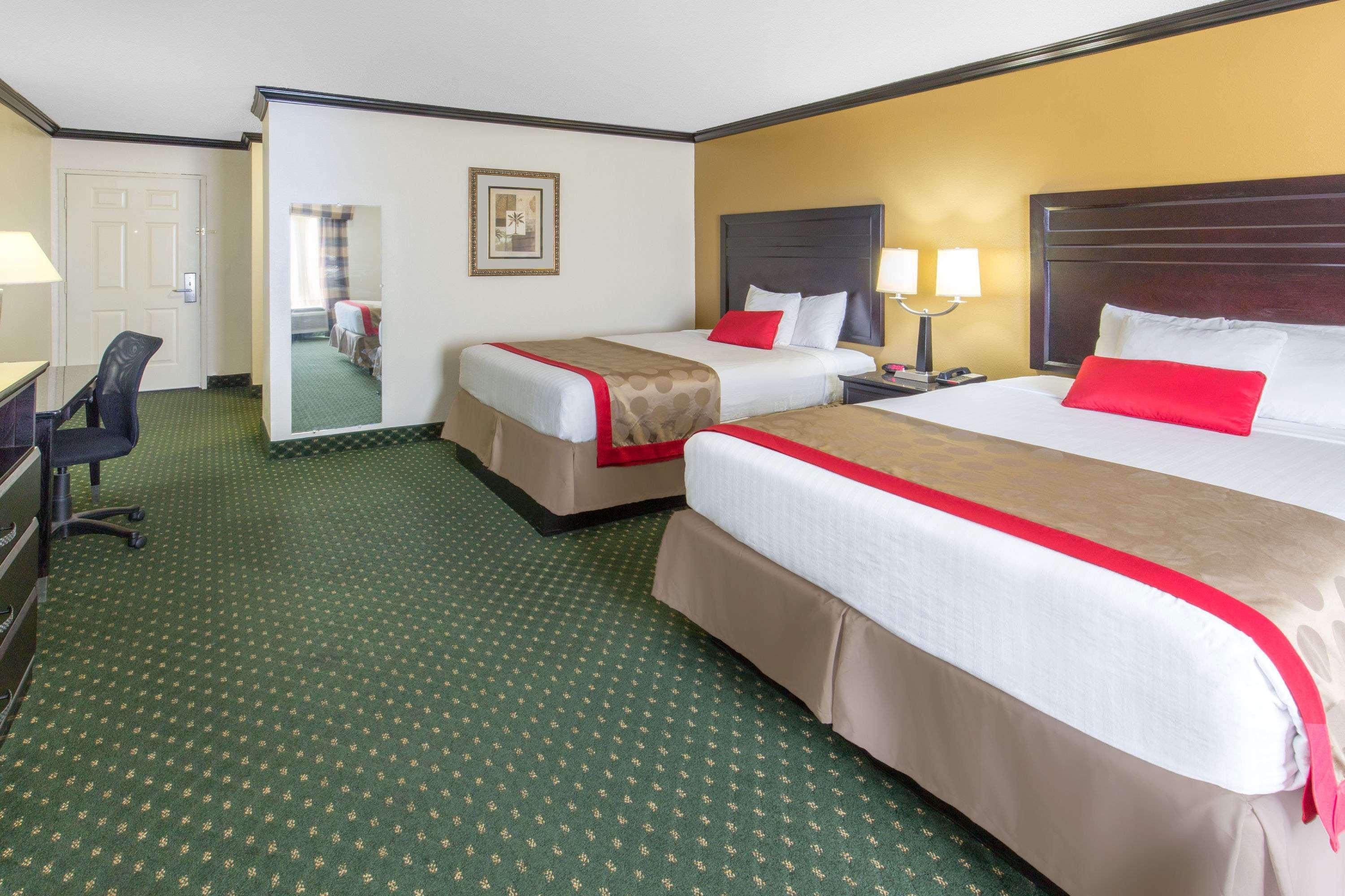 Ramada By Wyndham Ontario Ξενοδοχείο Εξωτερικό φωτογραφία