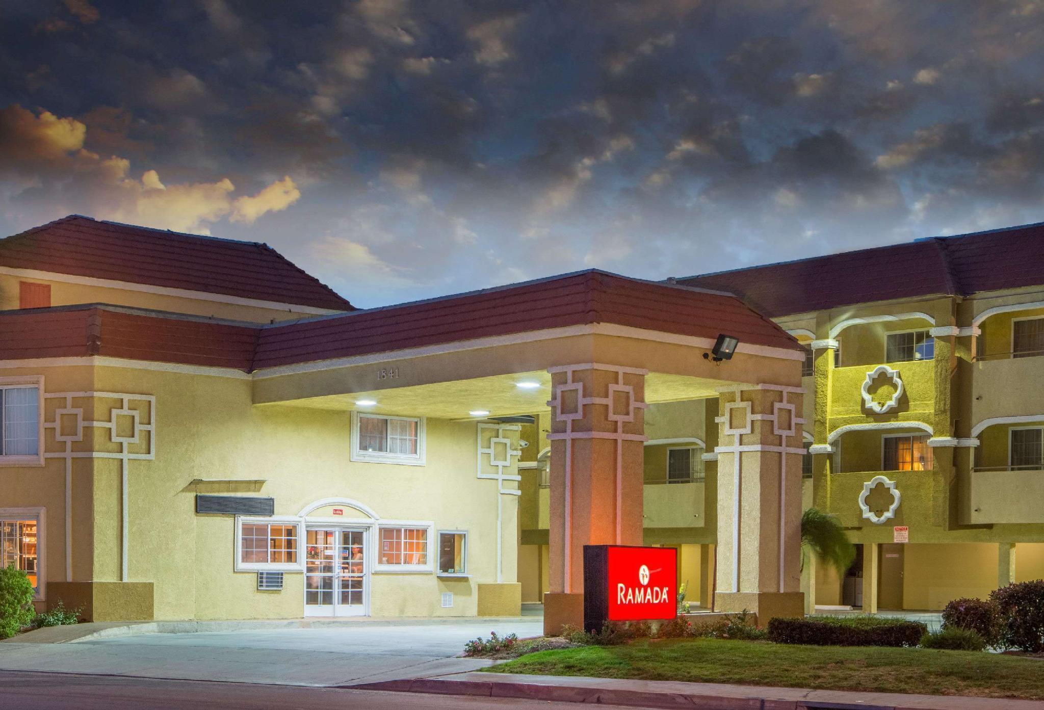 Ramada By Wyndham Ontario Ξενοδοχείο Εξωτερικό φωτογραφία