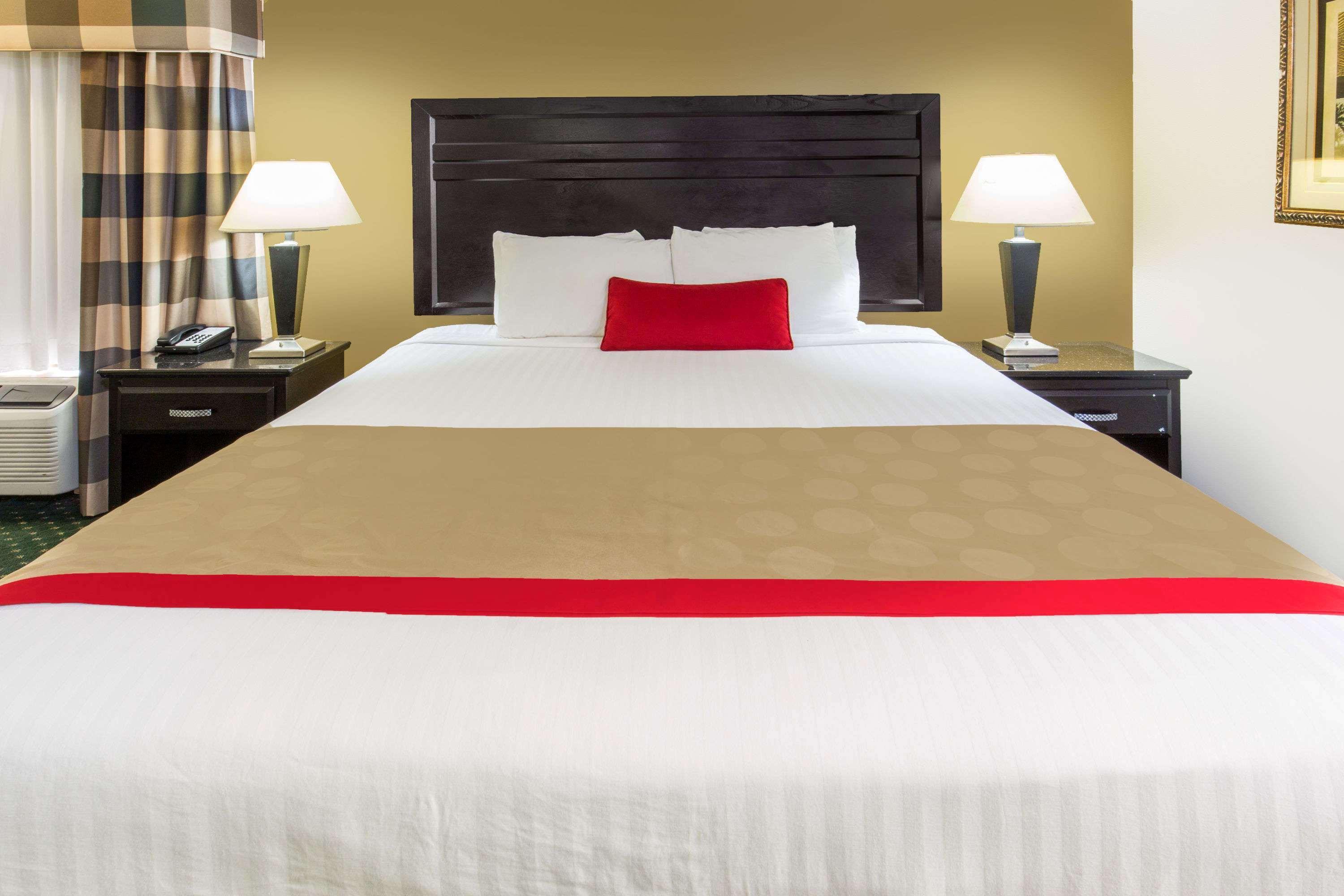 Ramada By Wyndham Ontario Ξενοδοχείο Εξωτερικό φωτογραφία